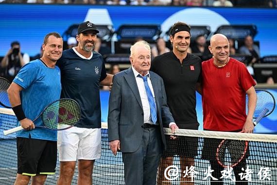 时隔五年回归澳网,费德勒搭档阿加西表演双打,他看好阿尔卡拉斯实现全满贯 时隔五年回归澳网,费德勒搭档阿加西表演双打,他看好阿尔卡拉斯实现全满贯